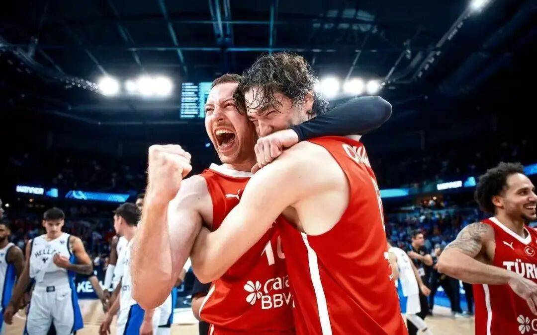 字母哥重要时刻夺冠,日本队带队取胜!观众掌声雷动 字母哥重要时刻夺冠,日本队带队取胜!观众掌声雷动