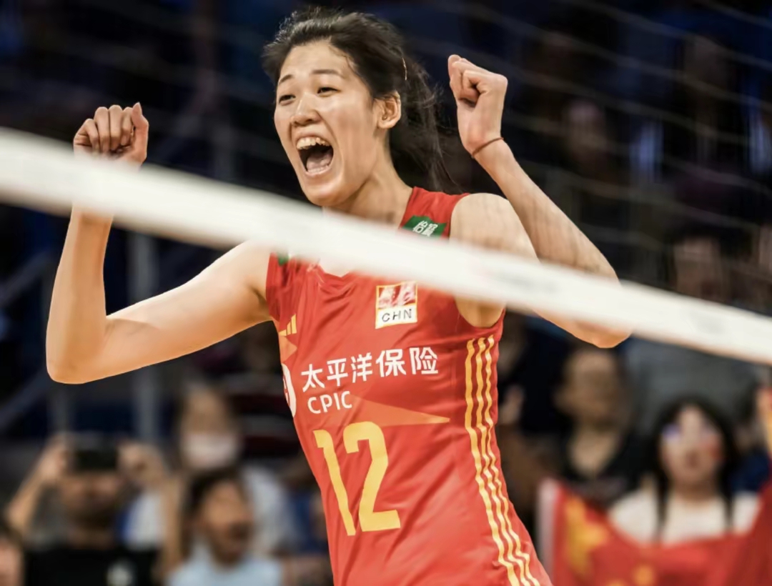 Doinb重返赛场，出色防守首场状态出色，皇家马德里观众沸腾！比赛高潮迭起的简单介绍