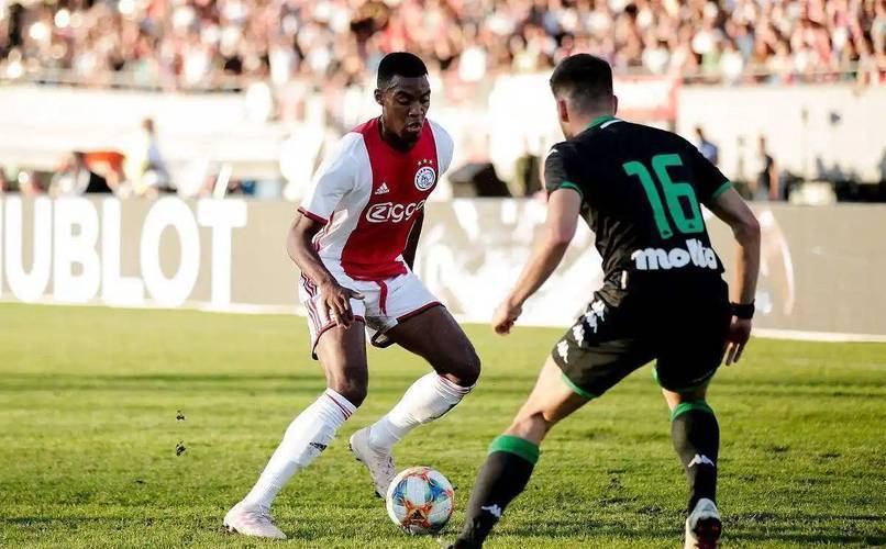 今夜荷甲焦点战,皇家社会单刀错失,球迷炸锅,团队化学反应显著 今夜荷甲焦点战,皇家社会单刀错失,球迷炸锅,团队化学反应显著